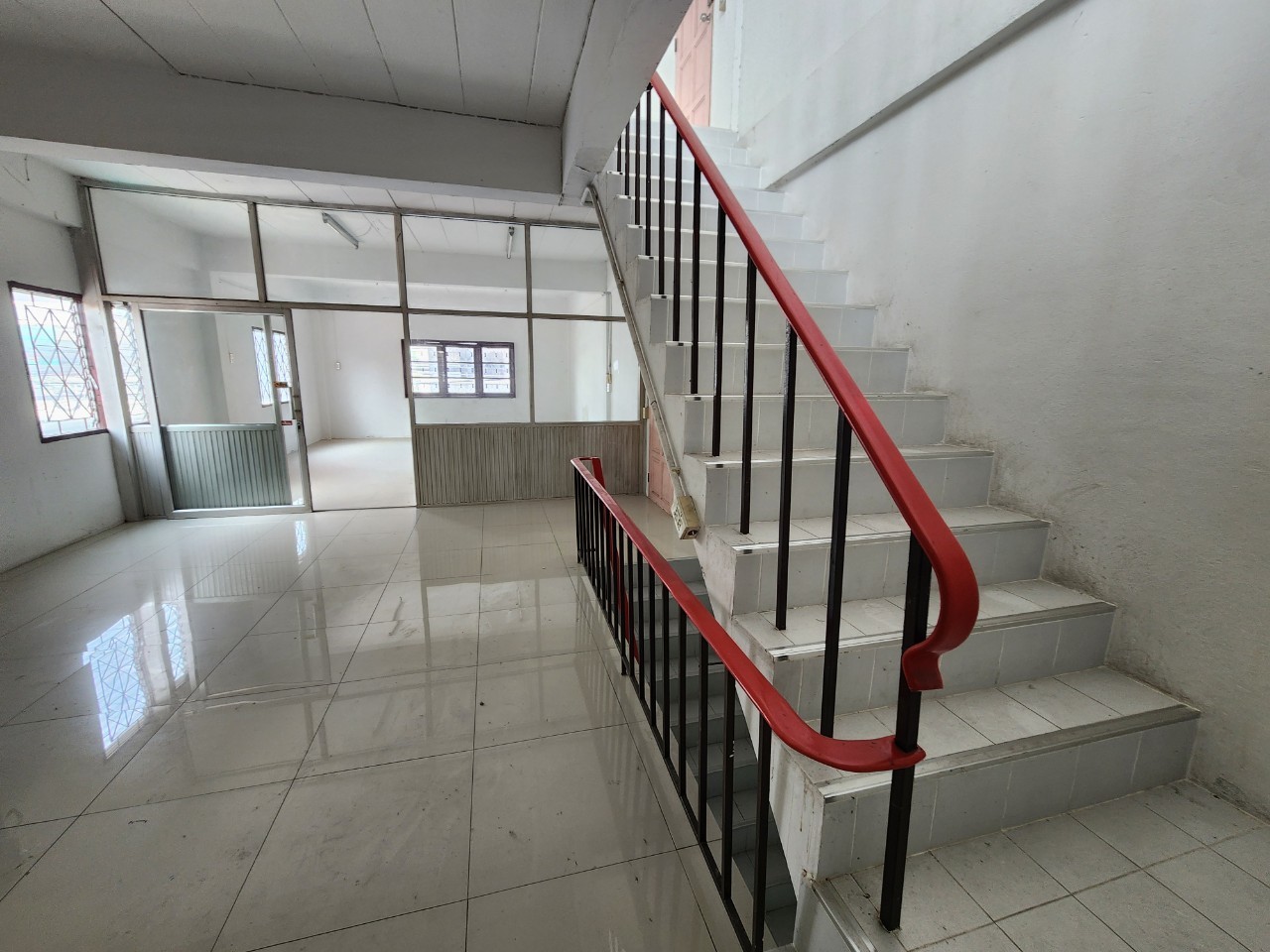 RealEstate905-15 